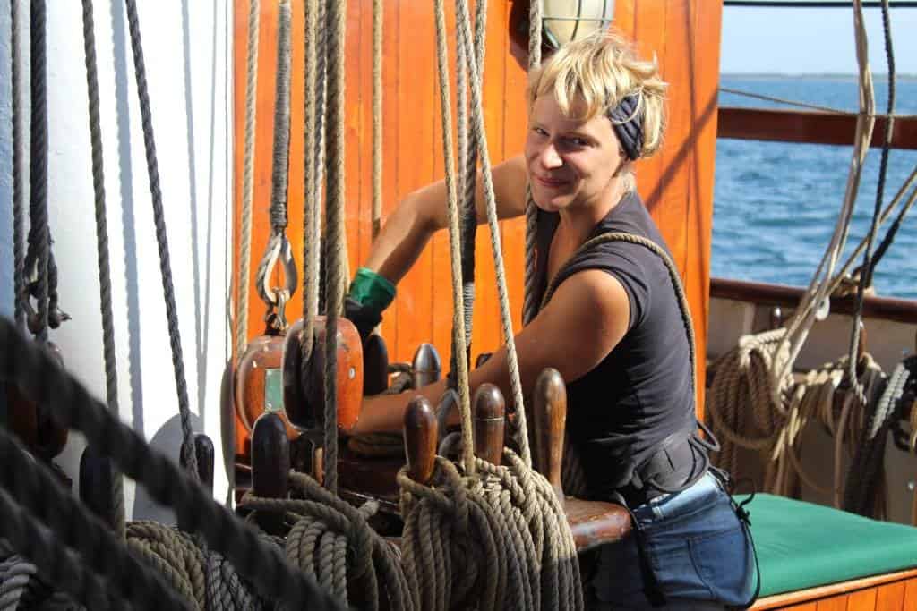 crew rigging a tall ship